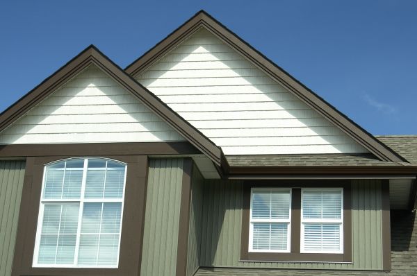 Cost of Vertical Vinyl Siding Repair in Milton